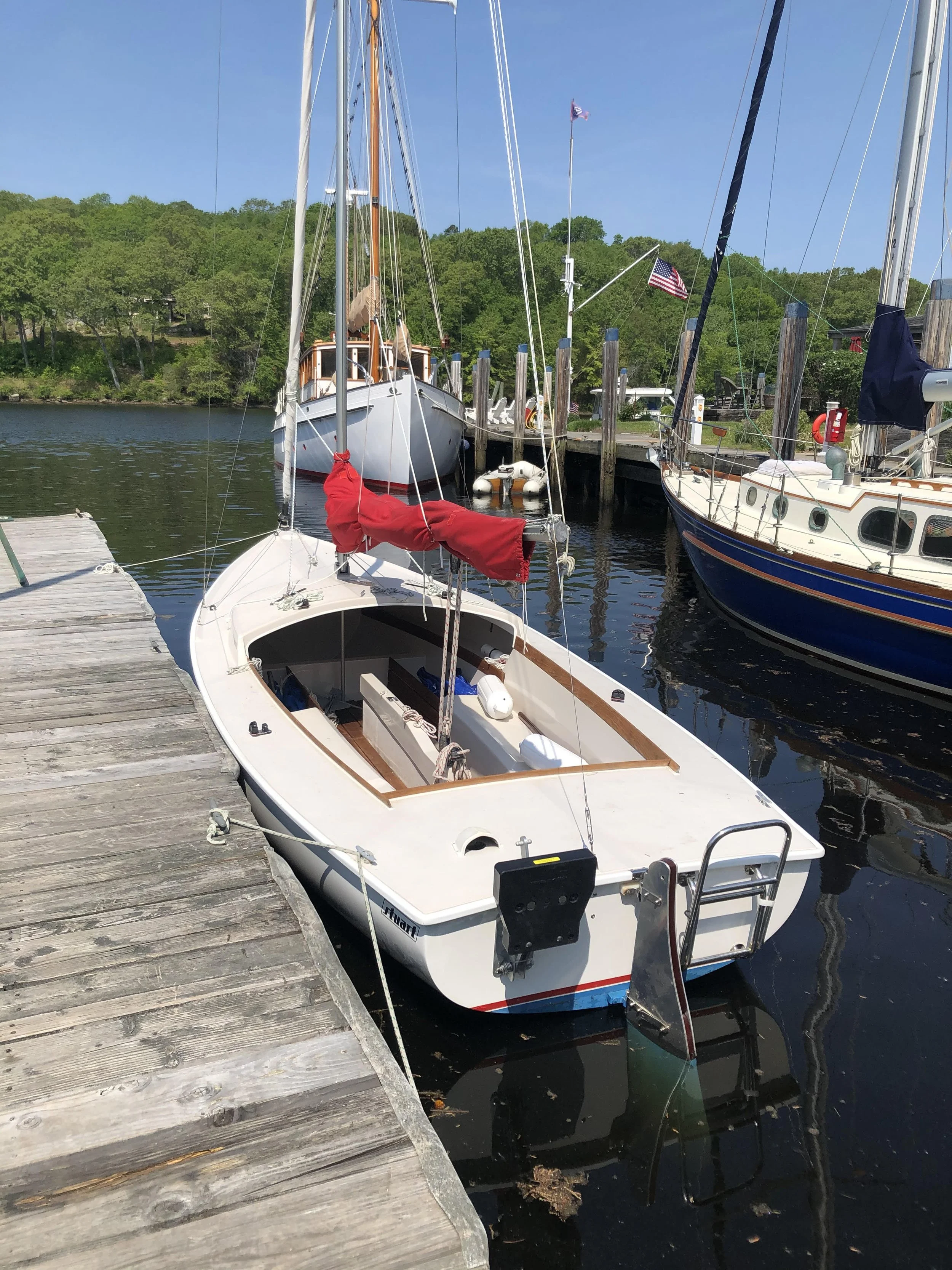 1998 Rhodes 19 Centerboard Sailboat — Stuart Marine Corp.